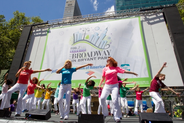 Photo Flash: Final 2011 B'Way in Bryant Park Features MAMMA MIA! PRISCILLA et al. Image