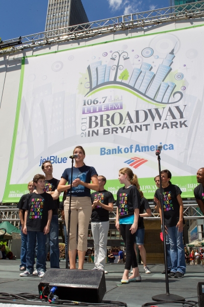 Photo Flash: Final 2011 B'Way in Bryant Park Features MAMMA MIA! PRISCILLA et al.  Image