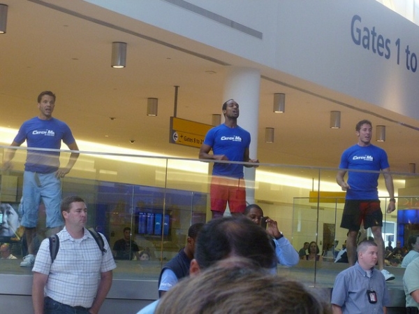 Photo Flash: CATCH ME IF YOU CAN Performs at JFK Airport! Image