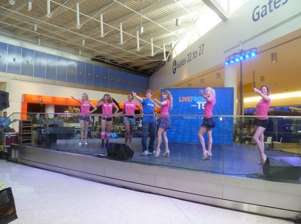 Photo Flash: CATCH ME IF YOU CAN Performs at JFK Airport! Image