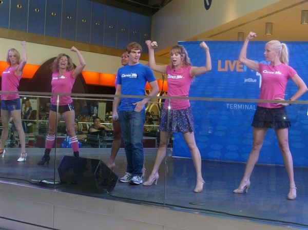 Photo Flash: CATCH ME IF YOU CAN Performs at JFK Airport! Image