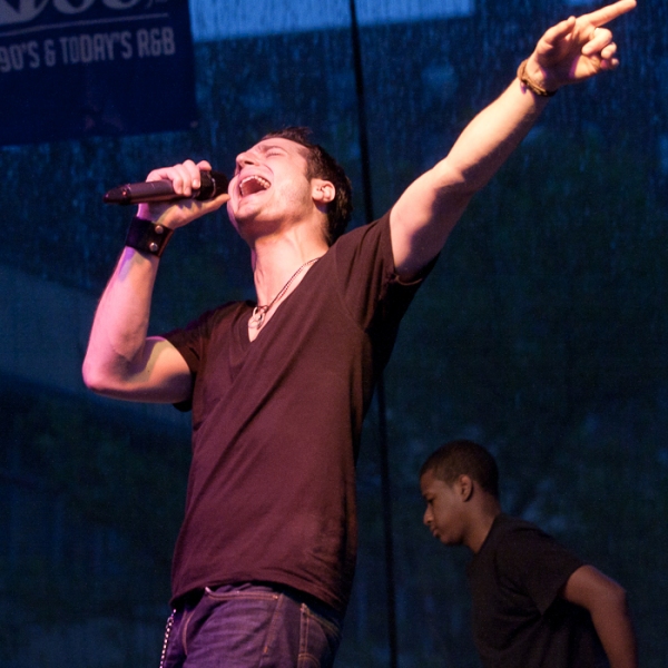 Photo Coverage: Cast of MEMPHIS Performs at 2011 Harlem Day Image