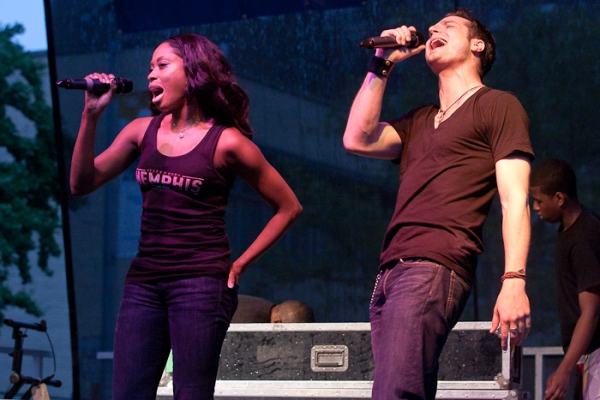 Photo Coverage: Cast of MEMPHIS Performs at 2011 Harlem Day Image