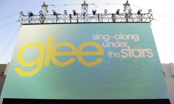 Photo Flash: GLEE Cast Attends Santa Monica Sing-A-Long 