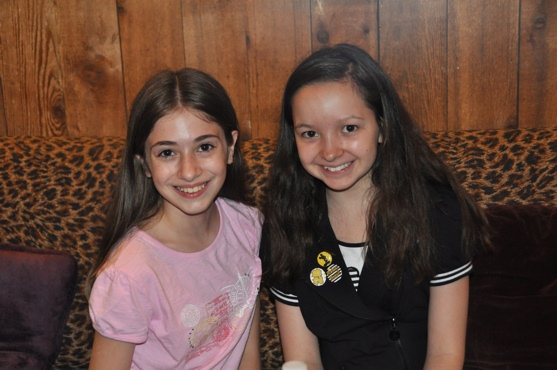 Photo Coverage: MARY POPPINS Records for 'Carols For A Cure' 