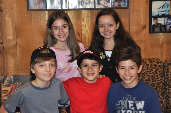 Photo Coverage: MARY POPPINS Records for 'Carols For A Cure' Image
