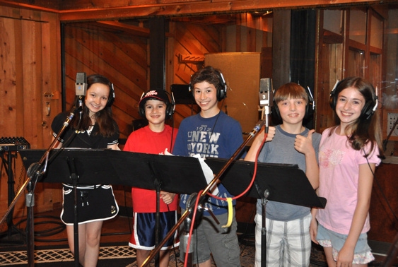 Photo Coverage: MARY POPPINS Records for 'Carols For A Cure' 