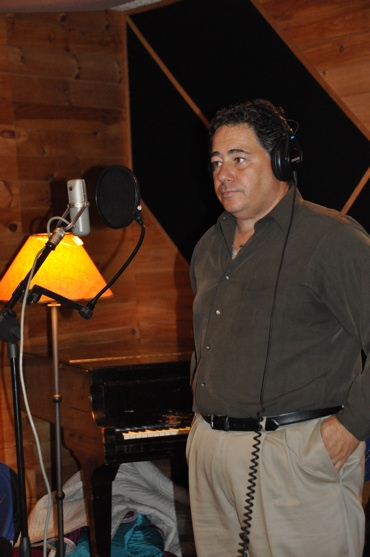 Photo Coverage: Beloved Tenor Daniel Rodriguez Sings for 'Carols For A Cure' Image