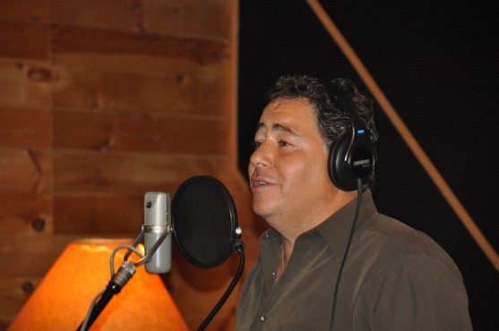 Photo Coverage: Beloved Tenor Daniel Rodriguez Sings for 'Carols For A Cure' Image