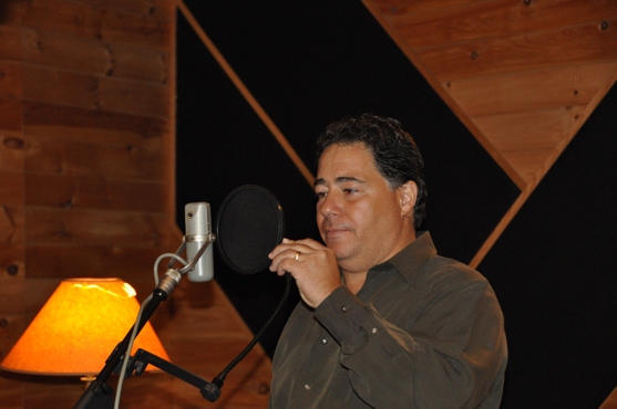 Photo Coverage: Beloved Tenor Daniel Rodriguez Sings for 'Carols For A Cure' Image
