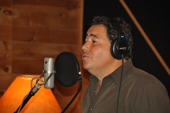 Photo Coverage: Beloved Tenor Daniel Rodriguez Sings for 'Carols For A Cure' Image