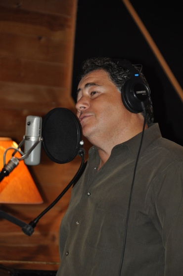 Photo Coverage: Beloved Tenor Daniel Rodriguez Sings for 'Carols For A Cure' Image