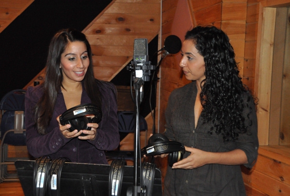 Photo Coverage: MAMMA MIA! Sings for 'Carols For A Cure' Image