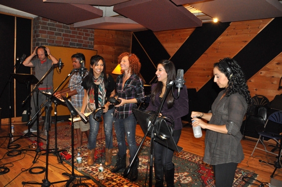 Photo Coverage: MAMMA MIA! Sings for 'Carols For A Cure' Image