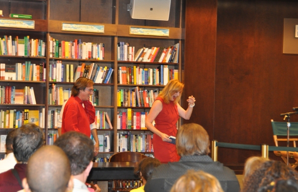 Richard Thomas and Mary McDonough take the stage at Barnes and Noble Photo