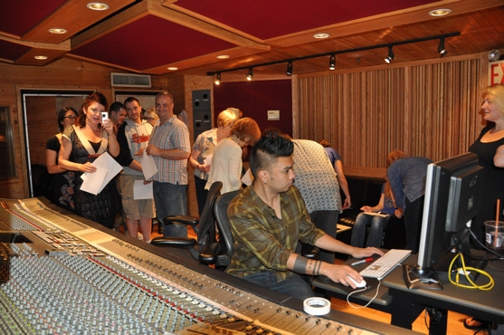 Photo Coverage: THE PHANTOM OF THE OPERA Sings for 'Carols For A Cure' Image