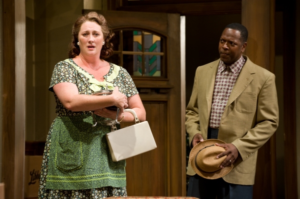 Photo Flash: Steppenwolf Theatre's CLYBOURNE PARK Image