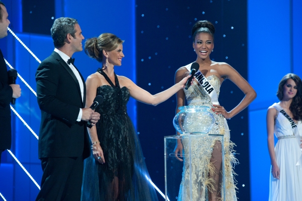 Photo Flash: Lea Salonga Sits as a Judge at 2011 Ms. Universe Pageant Image