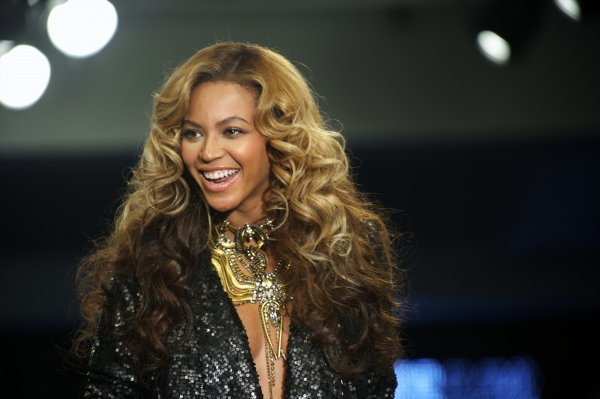 Photo Flash Beyonce Knowles' House of Dereon Fashion Show Image