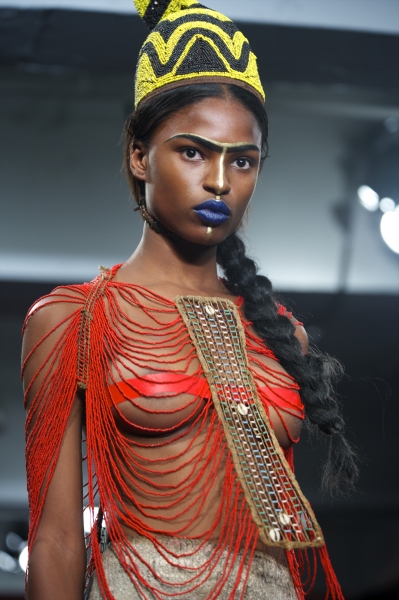 Photo Flash Beyonce Knowles' House of Dereon Fashion Show Image