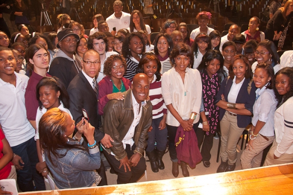 Samuel L. Jackson, Angela Bassett, Kenny Leon, and Katori all with the students of Br Photo