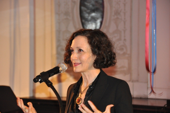 Bebe Neuwirth Photo