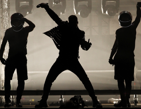Photo Flash: Broadway-Bound Ricky Martin Performs in Chile! Image