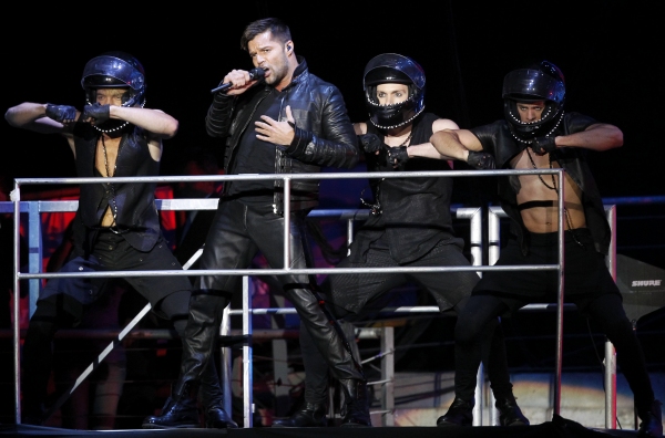 Photo Flash: Broadway-Bound Ricky Martin Performs in Chile! Image