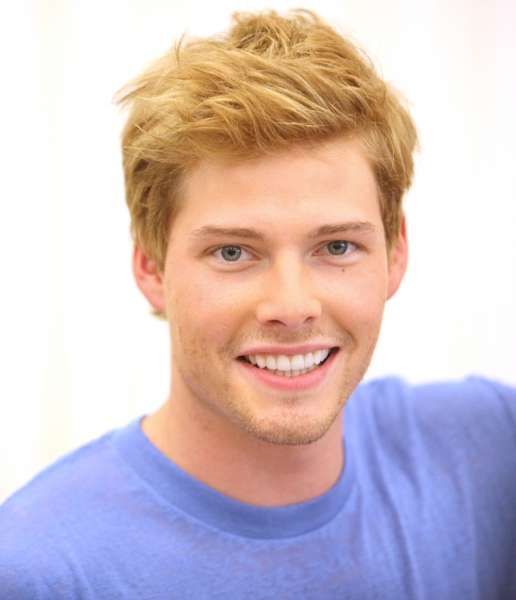 Hunter Parrish  Photo