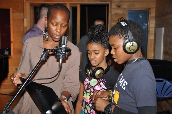 Photo Coverage: THE LION KING Sings for 'Carols for a Cure' Image