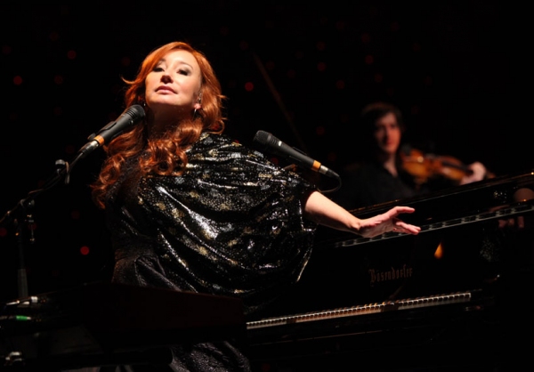 Photo Flash: Tori Amos Performs in Rome Image