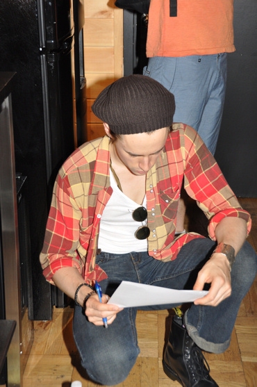 Photo Coverage: SPIDER-MAN's Reeve Carney, T.V. Carpio Sing For 'Carols for a Cure' Image