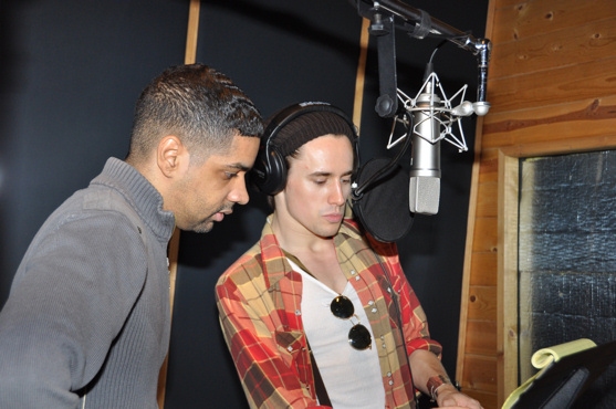 Photo Coverage: SPIDER-MAN's Reeve Carney, T.V. Carpio Sing For 'Carols for a Cure' Image