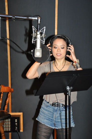 Photo Coverage: SPIDER-MAN's Reeve Carney, T.V. Carpio Sing For 'Carols for a Cure' Image