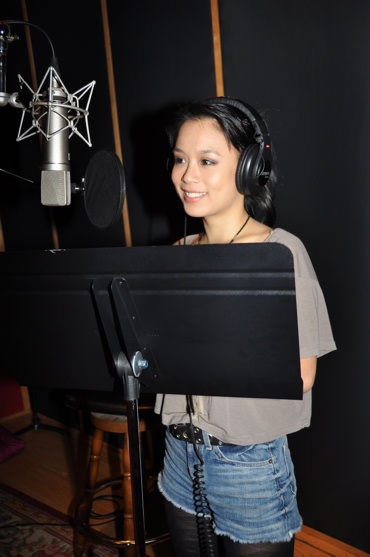 Photo Coverage: SPIDER-MAN's Reeve Carney, T.V. Carpio Sing For 'Carols for a Cure' Image