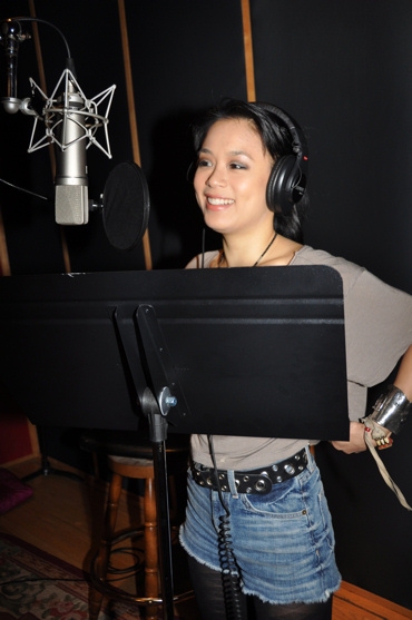 Photo Coverage: SPIDER-MAN's Reeve Carney, T.V. Carpio Sing For 'Carols for a Cure' Image