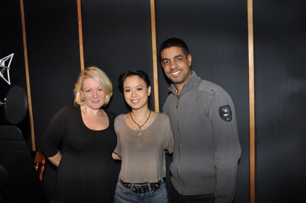Photo Coverage: SPIDER-MAN's Reeve Carney, T.V. Carpio Sing For 'Carols for a Cure' Image