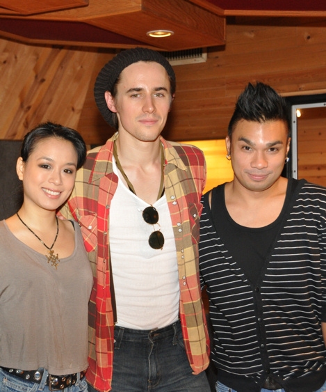 Photo Coverage: SPIDER-MAN's Reeve Carney, T.V. Carpio Sing For 'Carols for a Cure' Image