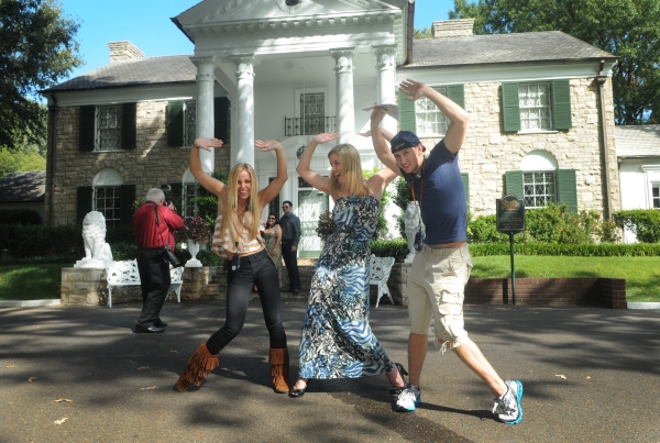 Photo Flash: MEMPHIS National Tour Visits Graceland Image