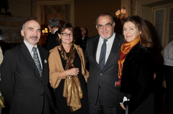 Photo Flash: The Dicapo Opera Theatre’s 30th Anniversary Image
