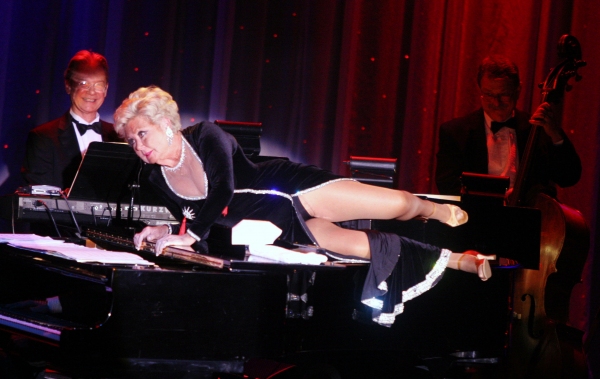 Photo Flash: Mitzi Gaynor Brings RAZZLE DAZZLE to Orleans Showroom Image
