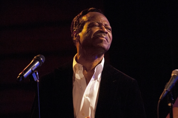 Photo Flash: Edwin Hawkins Plays the RRazz Room Image