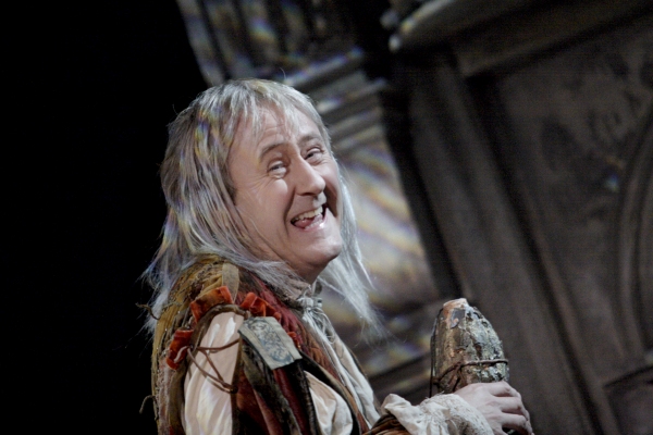 Photo Flash: Ralph Fiennes, Elisabeth Hopper in Theatre Royal Haymarket's THE TEMPEST Image
