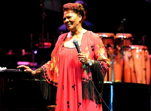 Photo Flash: Dionne Warwick Performs Live in Raleigh 