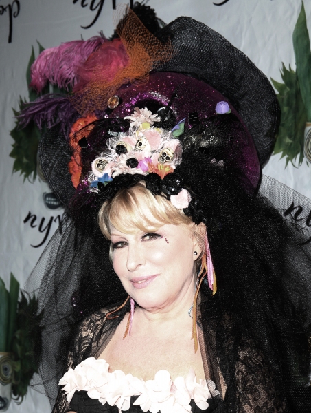 Photo Coverage: Bette Midler's 'Hulaween' Gala Benefit Image