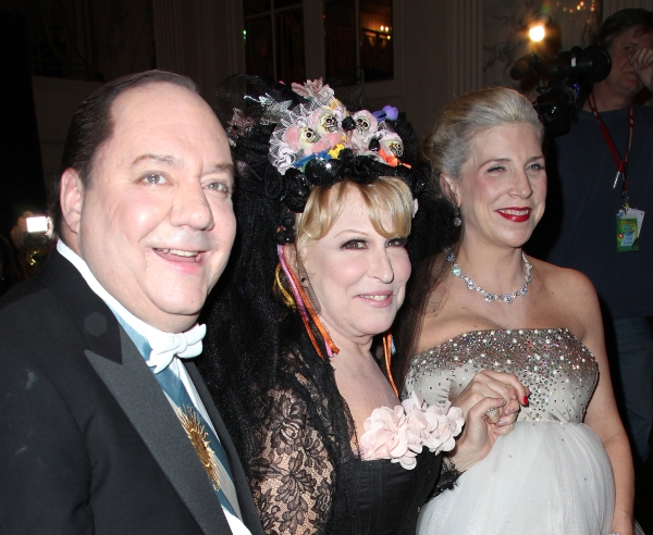 Photo Coverage: Bette Midler's 'Hulaween' Gala Benefit Image