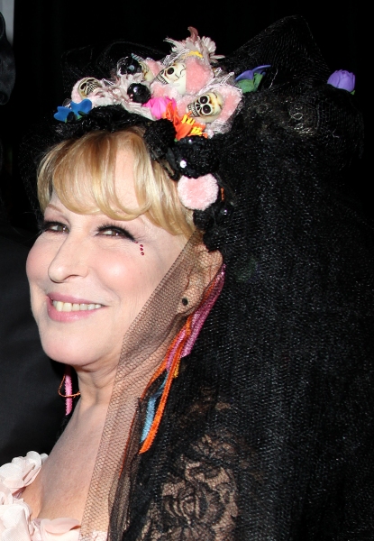 Photo Coverage: Bette Midler's 'Hulaween' Gala Benefit Image