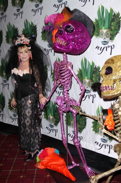 Photo Coverage: Bette Midler's 'Hulaween' Gala Benefit Image