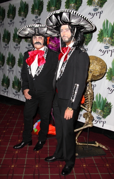 Photo Coverage: Bette Midler's 'Hulaween' Gala Benefit Image