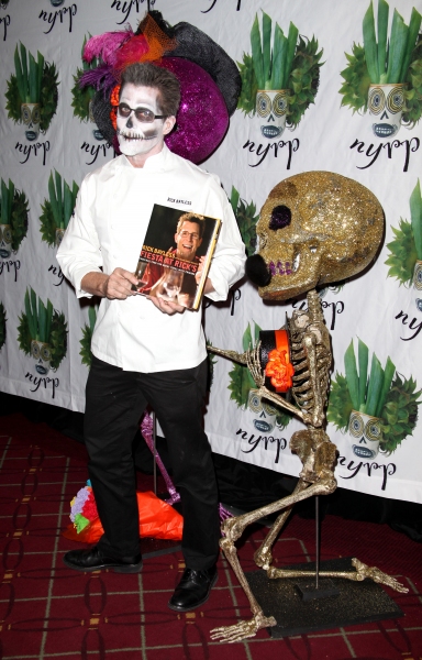 Photo Coverage: Bette Midler's 'Hulaween' Gala Benefit Image